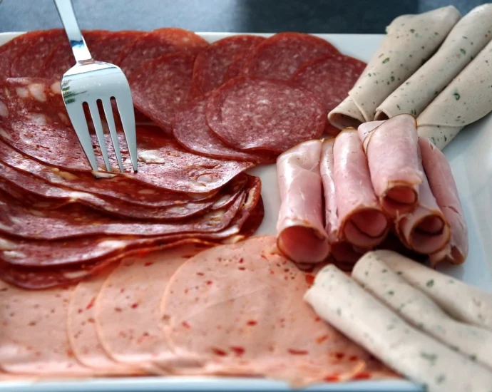 Mangiare salumi affettati fa male rischio demenza